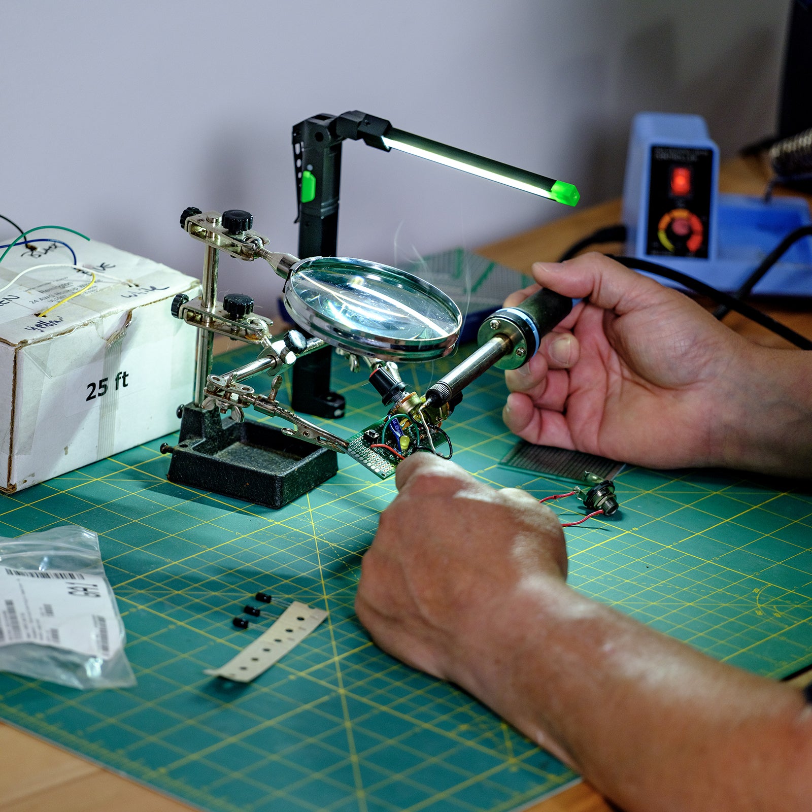 Kodiak® The Krank Rechargeable Slim Work Light - LitezAll - Work Lights - 12