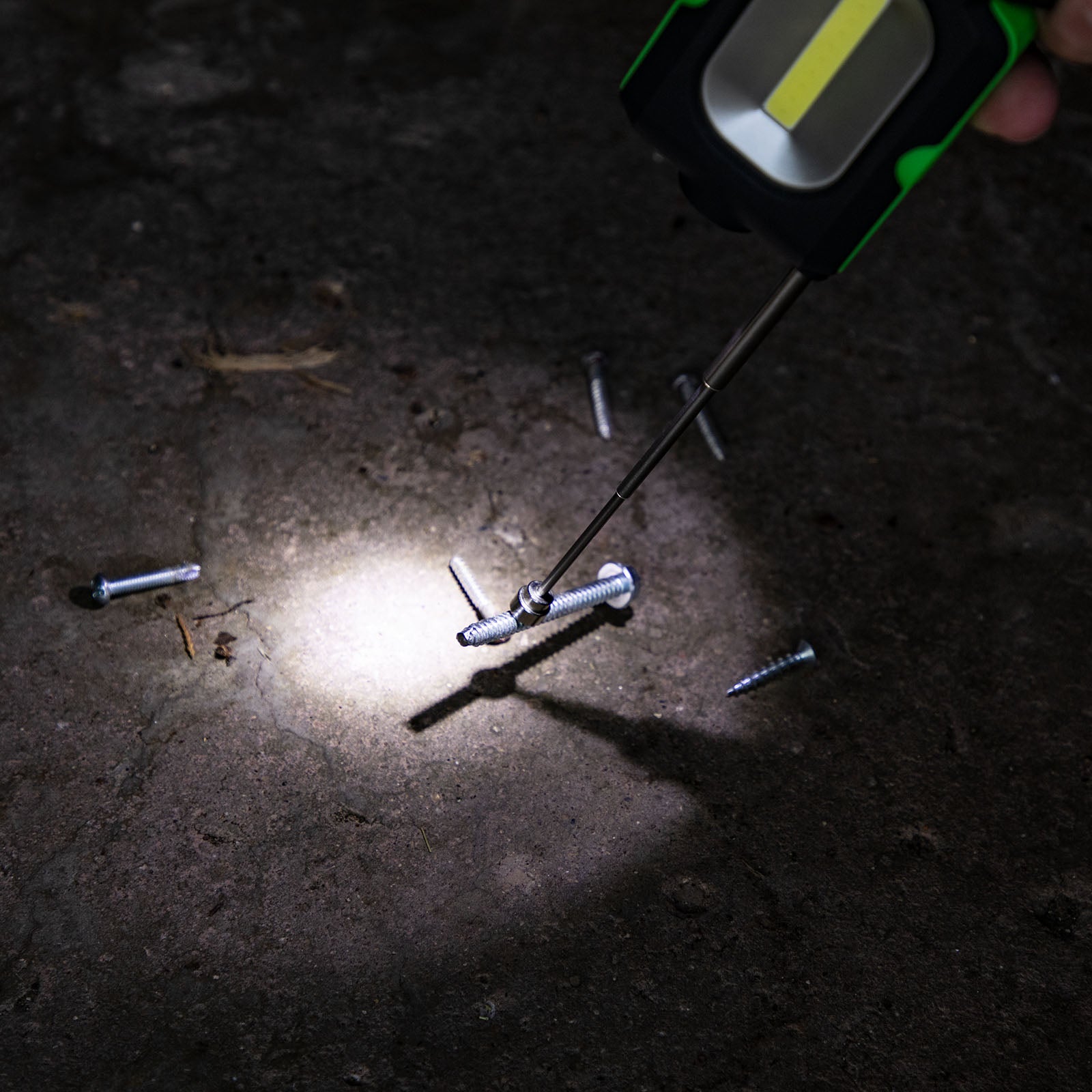 洋書 Light Construction LitezAll Pivot Work Light with Telescopic Magnet - LitezAll