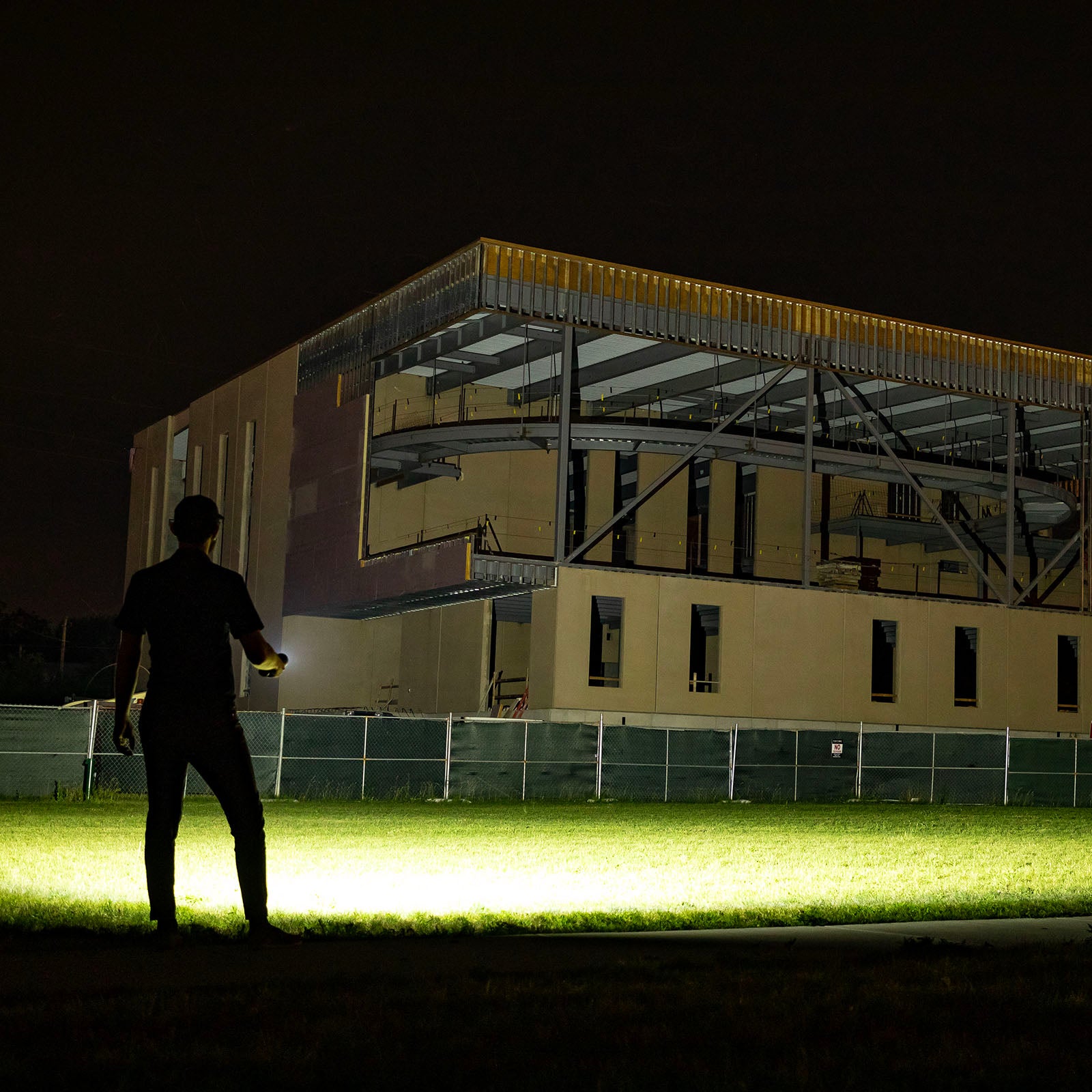 Kodiak® Krown Rechargeable 10000Lumen Tactical Flashlight with Power Bank - LitezAll - Tactical Flashlights - 9